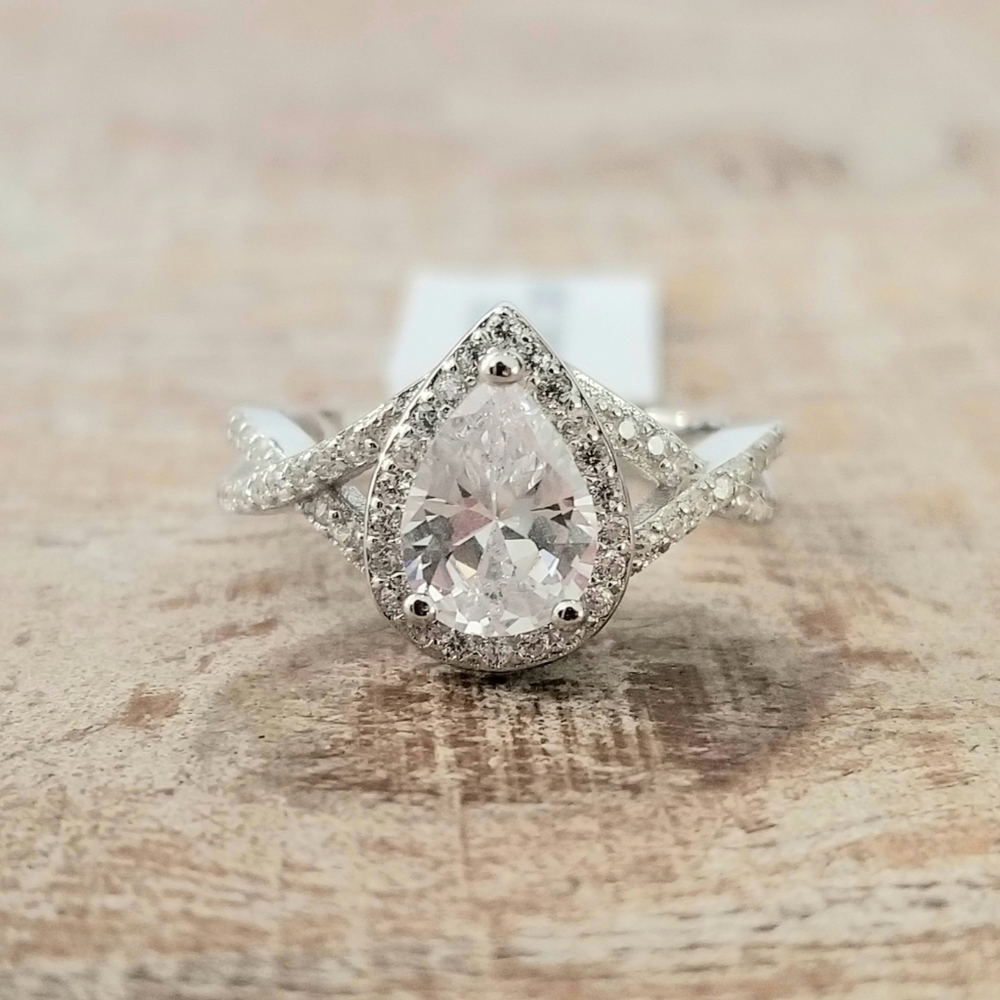 ☆Size 7☆ Pear Solitaire Twist Sterling Ring